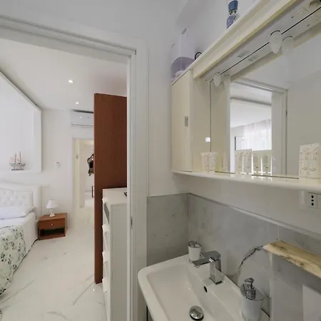 Real Modern Retreat 2 Balconies 7-min Walk To Sleeps 6 شقة