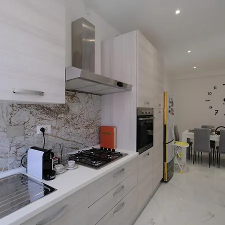 شقة Real Modern Retreat 2 Balconies 7-min Walk To Sleeps 6 *