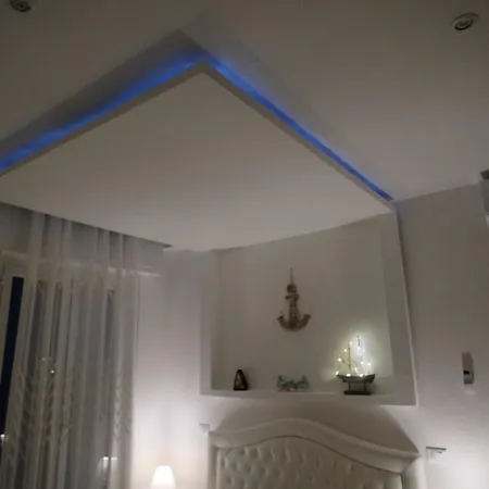 Real Modern Retreat 2 Balconies 7-min Walk To Sleeps 6 شقة