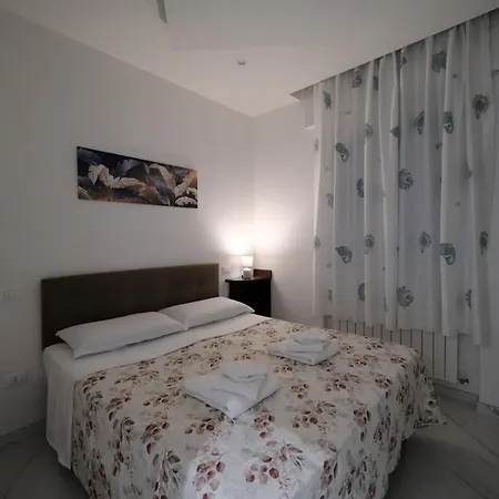 Real Modern Retreat 2 Balconies 7-min Walk To Sleeps 6 *
