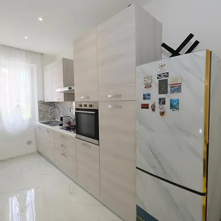Real Modern Retreat 2 Balconies 7-min Walk To Sleeps 6 شقة *