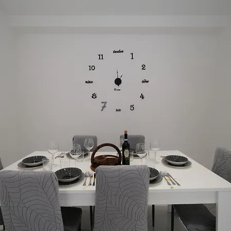 شقة Real Modern Retreat 2 Balconies 7-min Walk To Sleeps 6 راباللو
