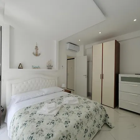 Real Modern Retreat 2 Balconies 7-min Walk To Sleeps 6