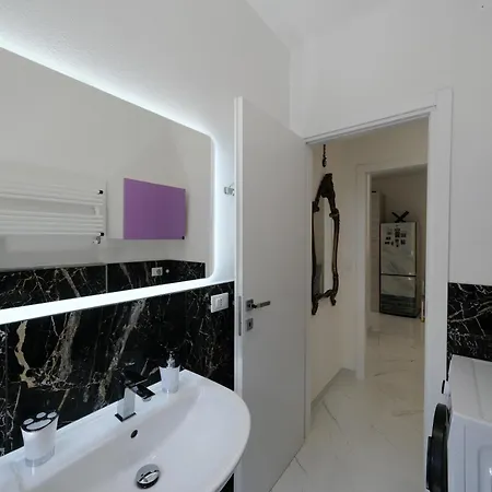 Real Modern Retreat 2 Balconies 7-min Walk To Sleeps 6 شقة